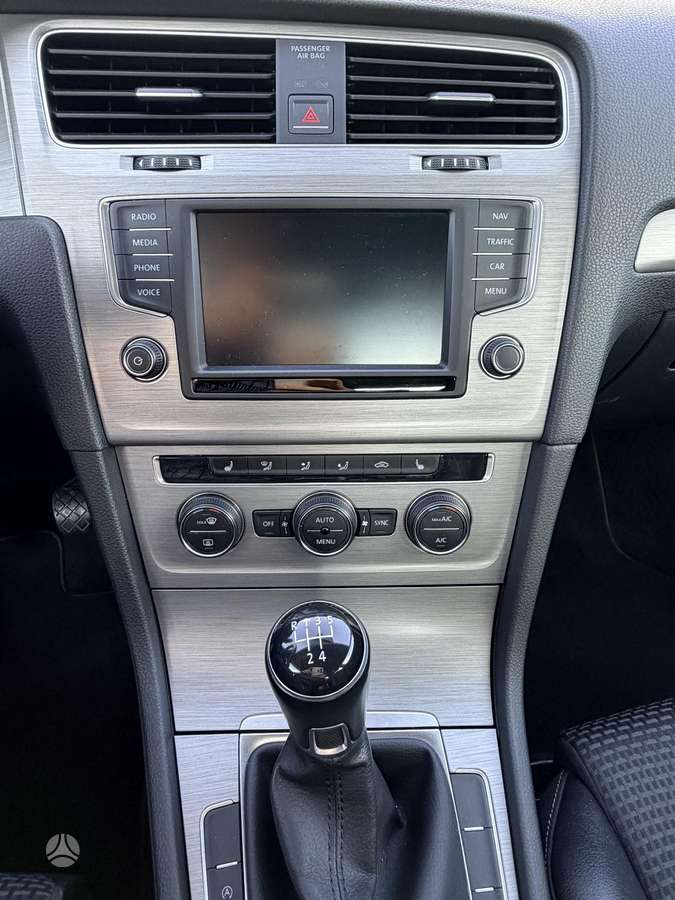 Volkswagen Golf - 9