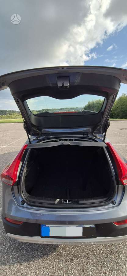 Volvo V40 Cross Country - 9