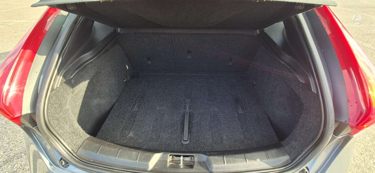 Volvo V40 Cross Country - 10