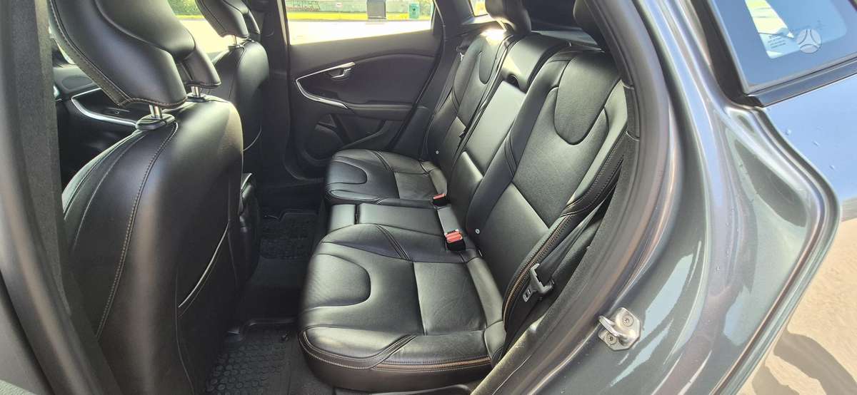 Volvo V40 Cross Country - 12