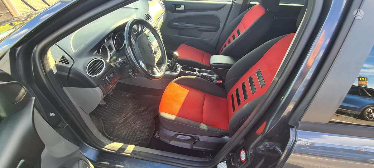 Ford Focus, 1.6 l., hatchback