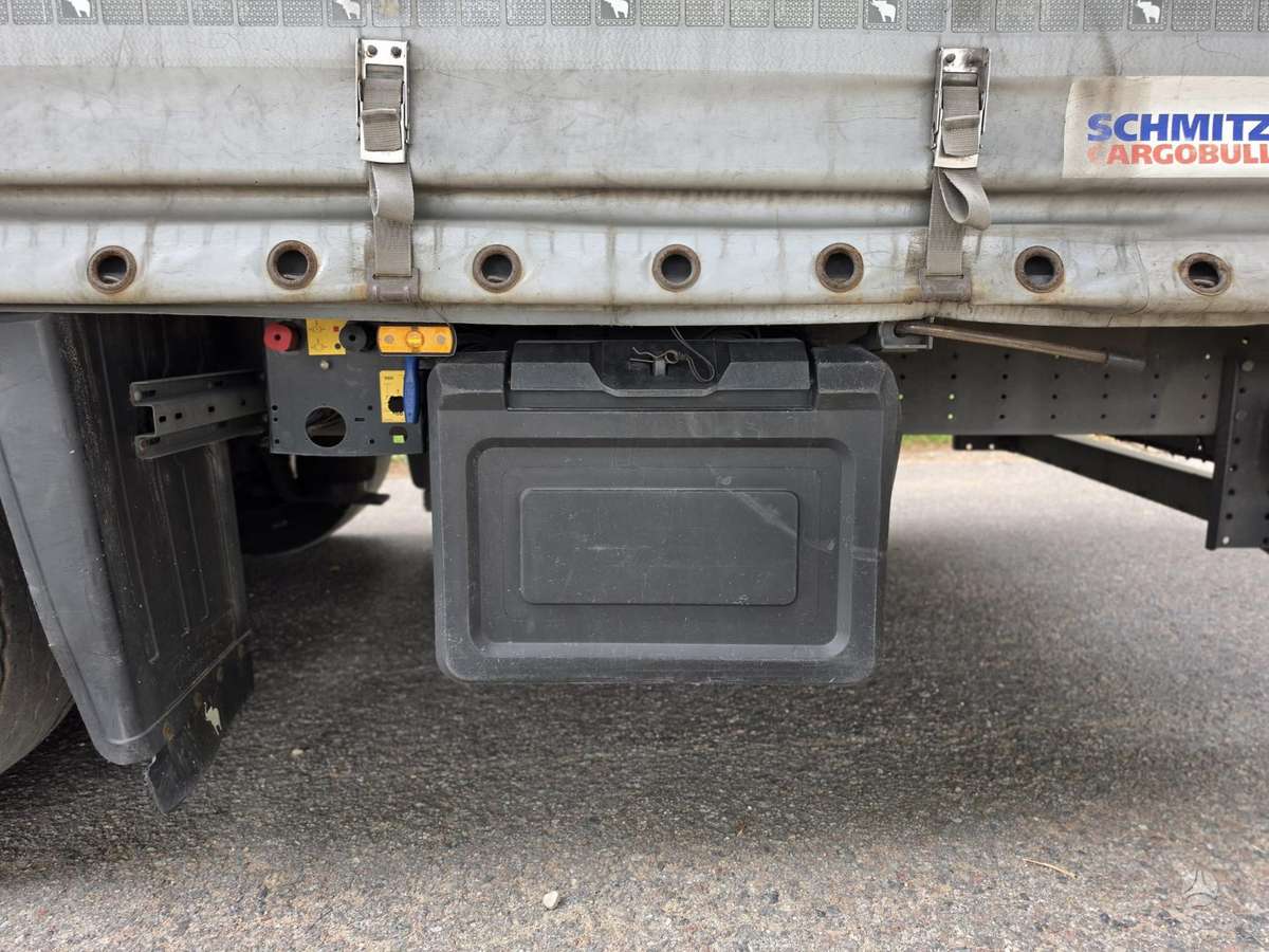 Schmitz MEGA pakeliamas stogas, užuolaidinės / tentinės