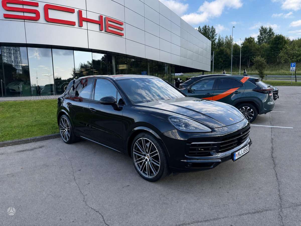 Porsche Cayenne - 1