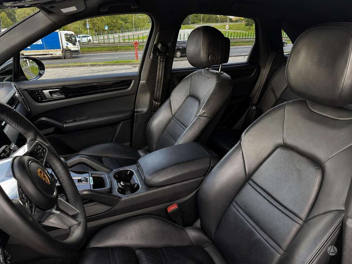 Porsche Cayenne - 9