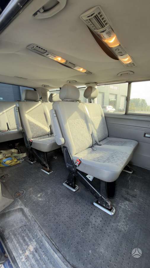 Volkswagen Transporter - 4