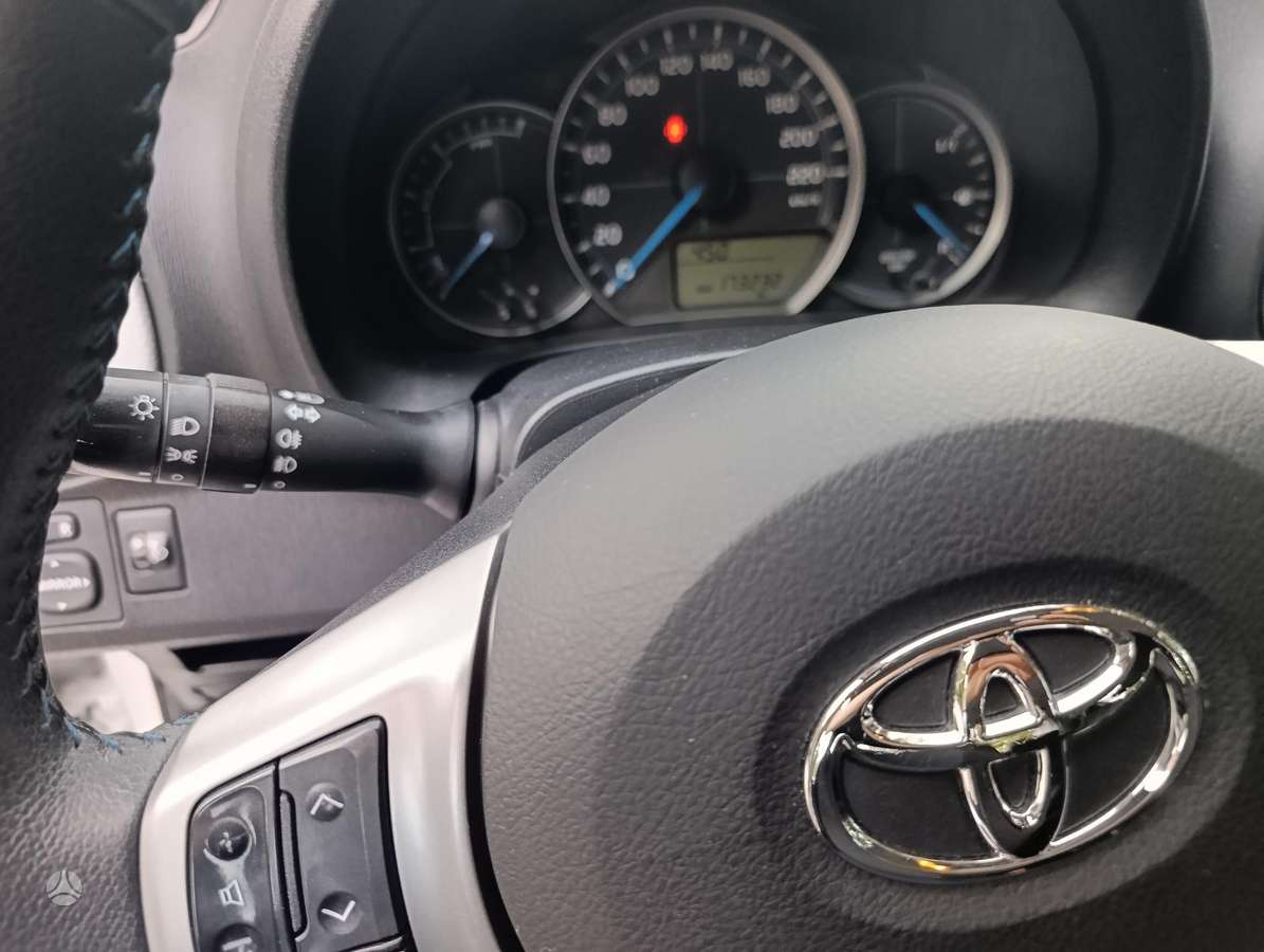 Toyota Yaris - 10