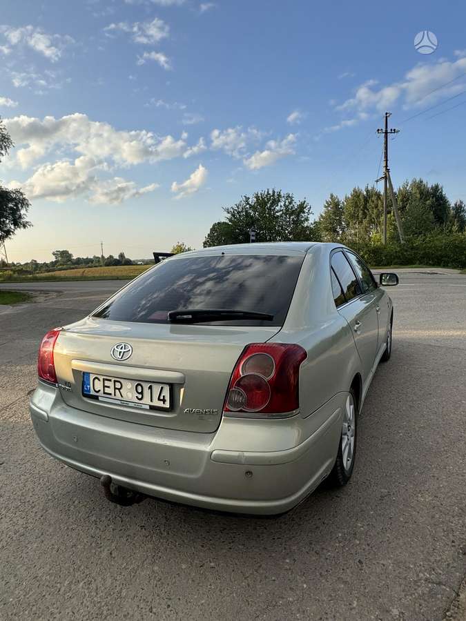 Toyota Avensis - 2