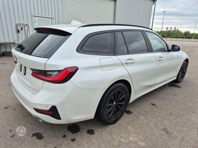 BMW 320, universalas