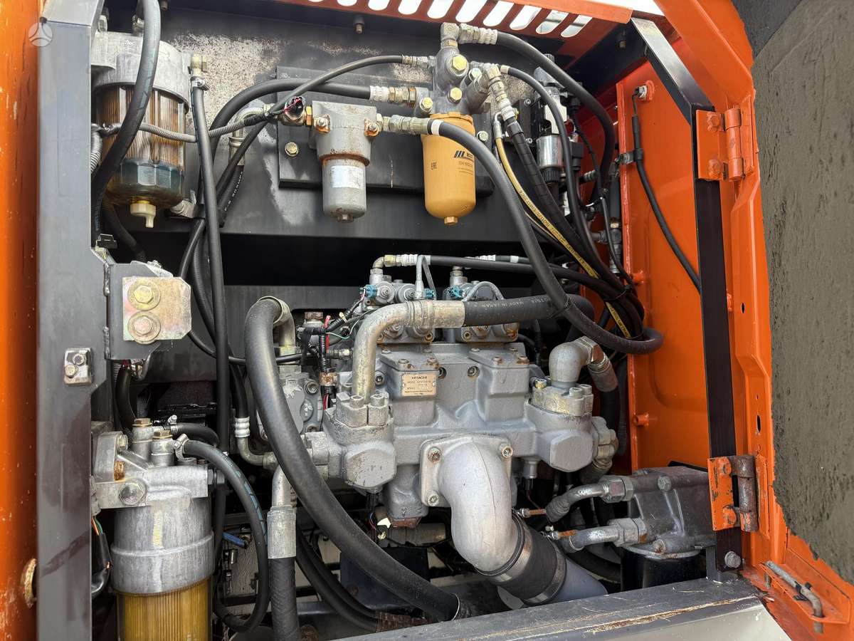 Hitachi ZX 140 W, excavator