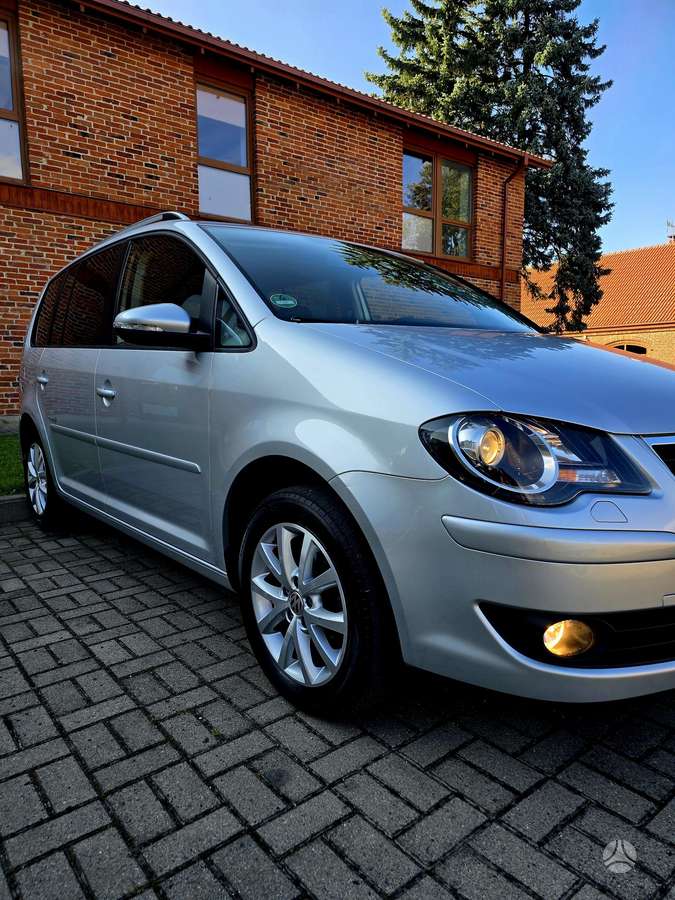 Volkswagen Touran - 10