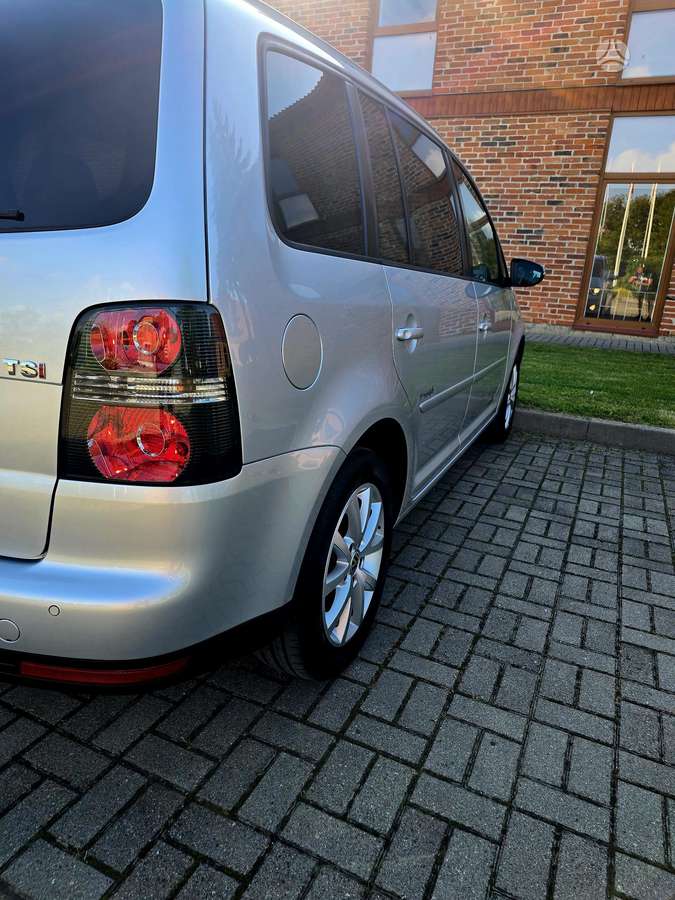 Volkswagen Touran - 12