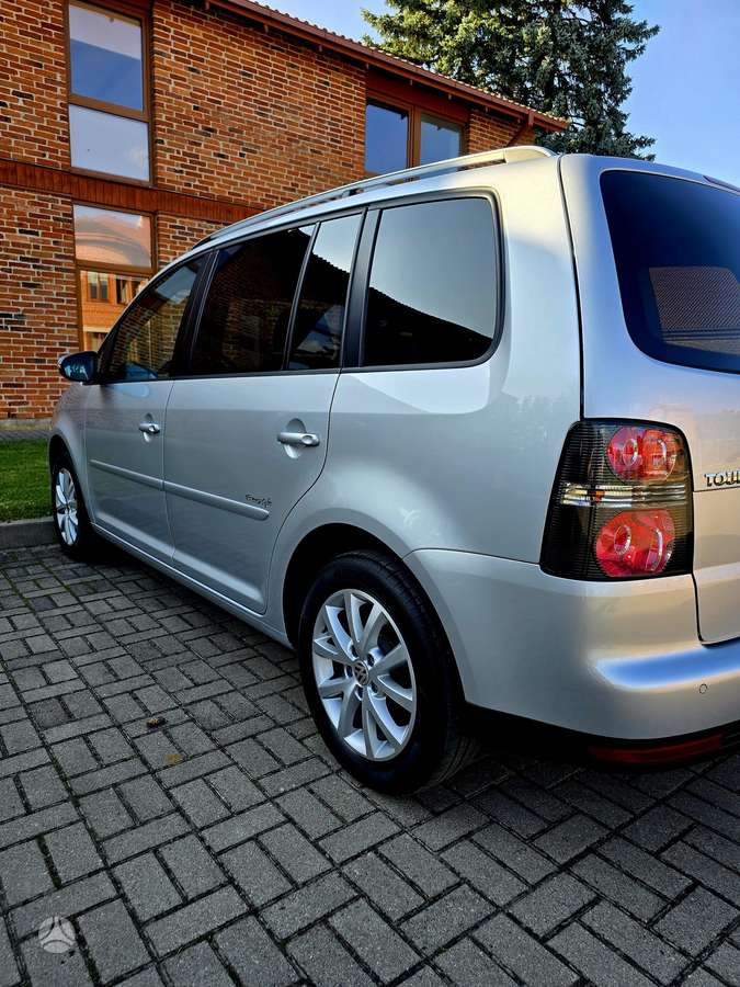 Volkswagen Touran - 11
