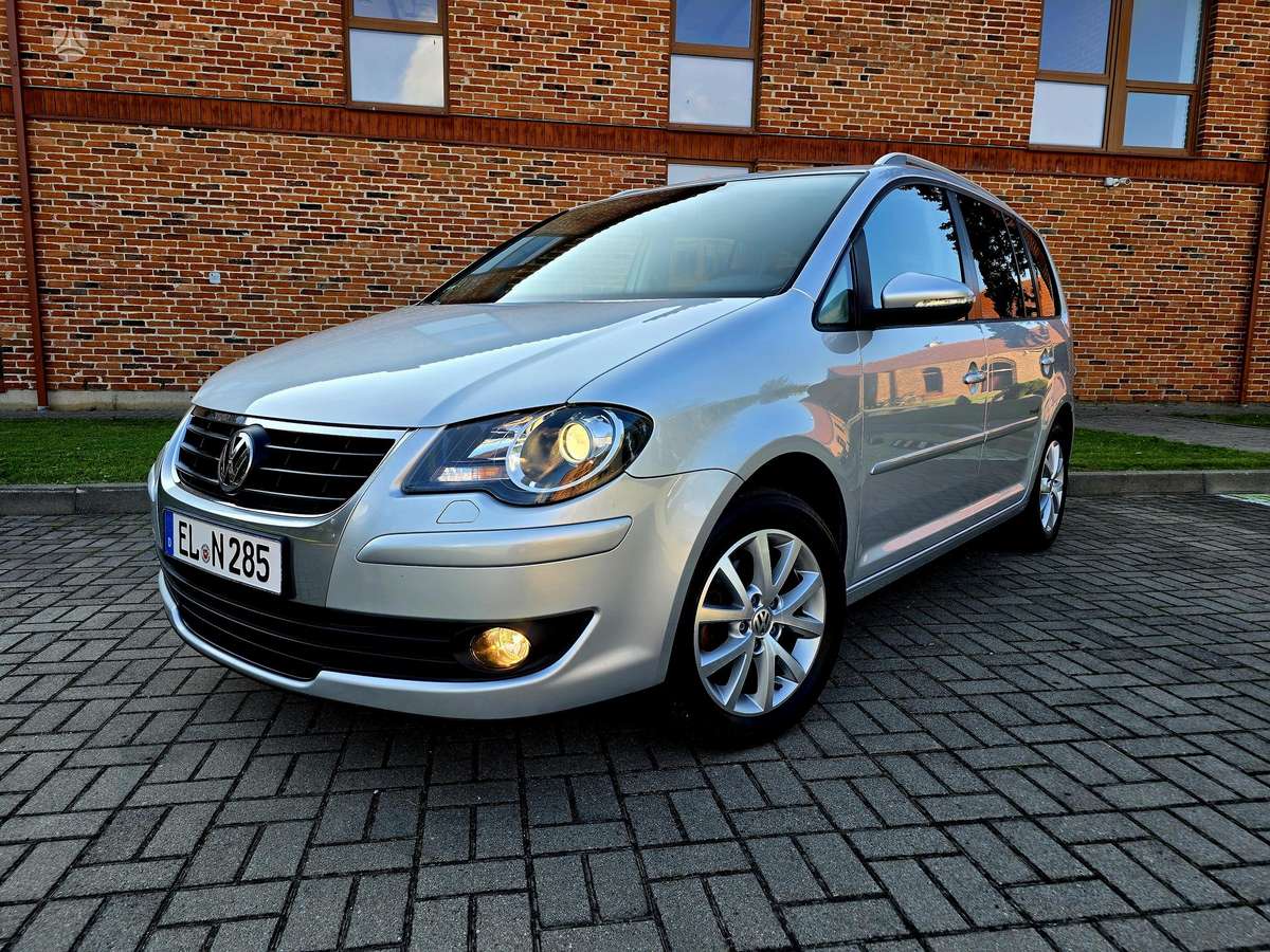 Volkswagen Touran - 1