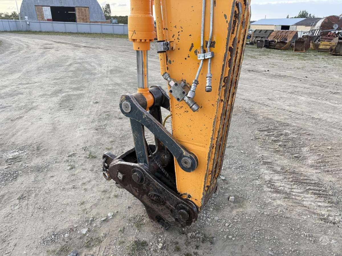 Hyundai Robex 210 LC-9, excavator