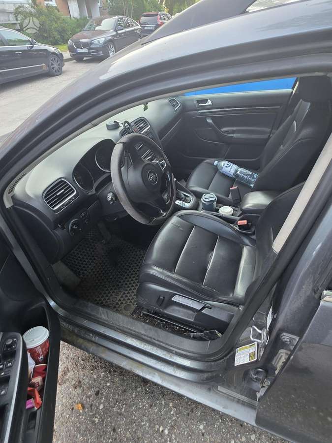 Volkswagen Jetta - 4