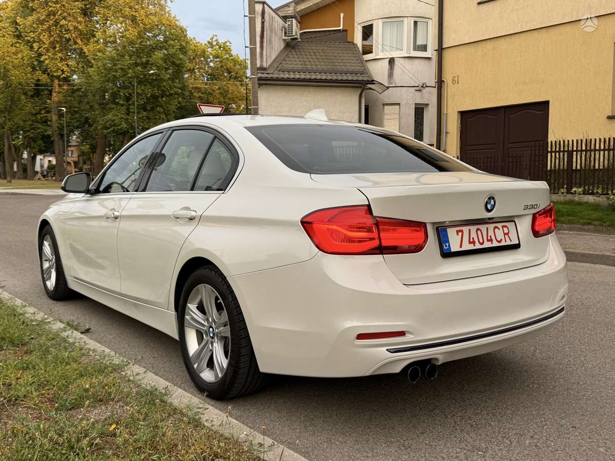 BMW 330, 2.0 l., Седан