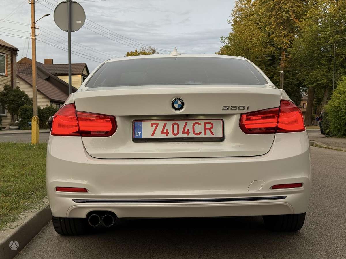 BMW 330, 2.0 l., Седан