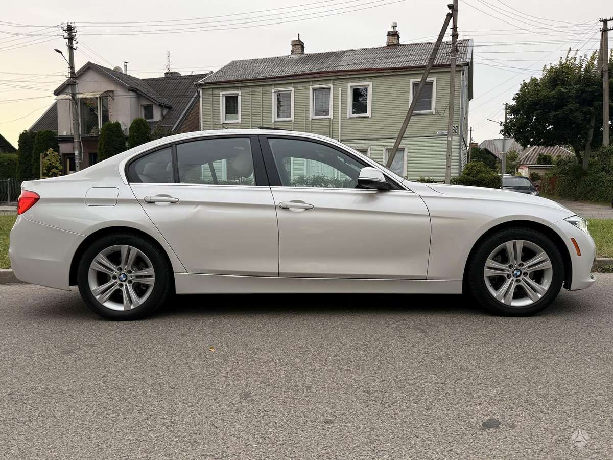 BMW 330, 2.0 l., Седан