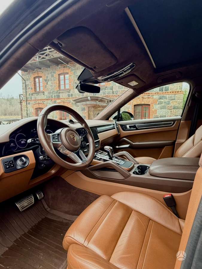 Porsche Cayenne Coupe - 12