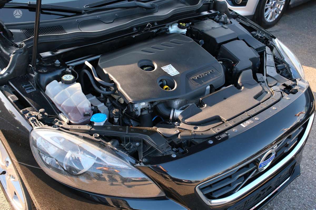 Volvo V40, 1.6 l., Хэтчбек