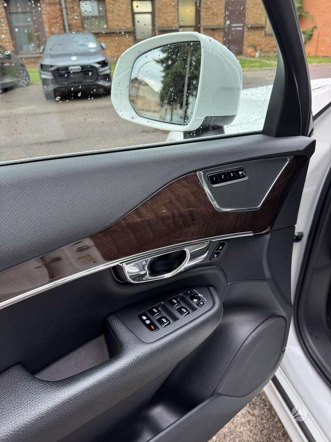 Volvo XC90, 2.0 l., off-road / crossover