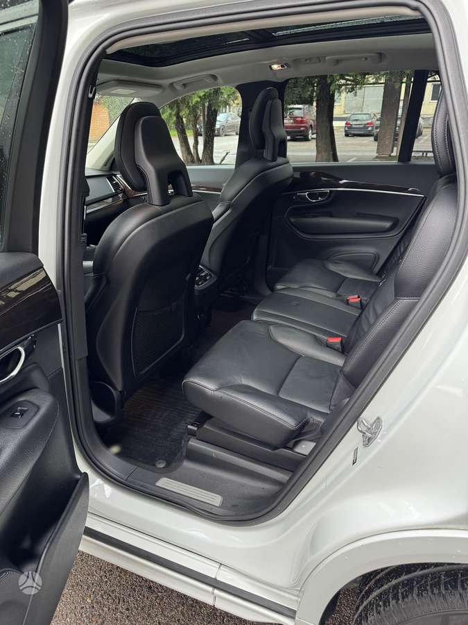 Volvo XC90, 2.0 l., off-road / crossover