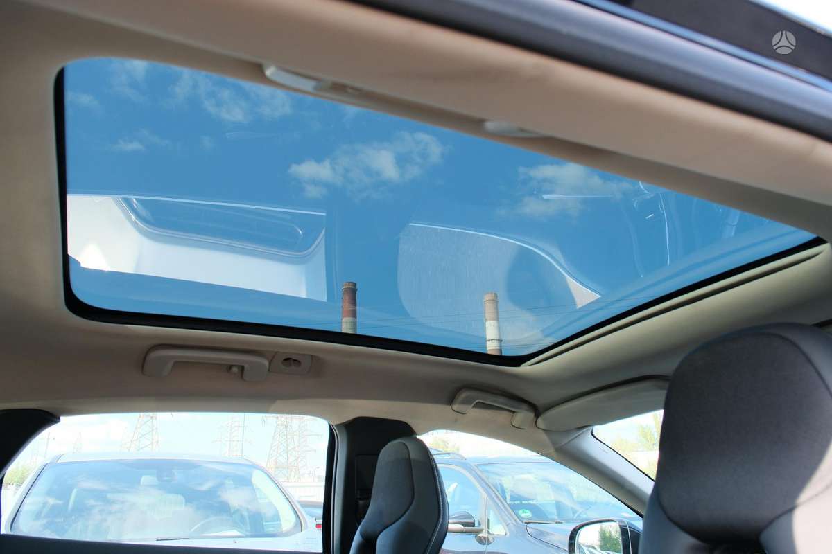 Volvo V40, 1.6 l., hatchback