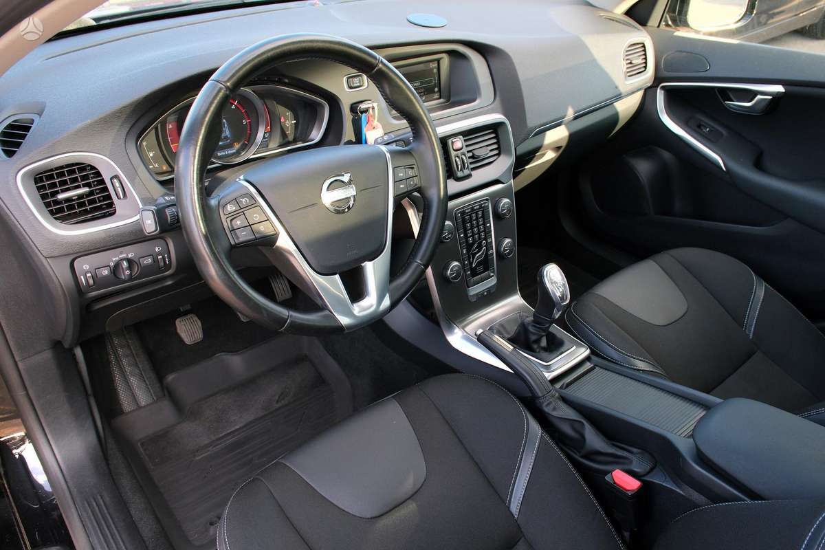 Volvo V40, 1.6 l., Хэтчбек
