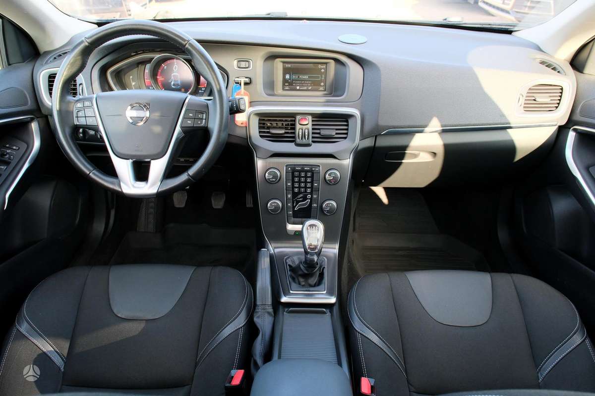 Volvo V40, 1.6 l., Хэтчбек