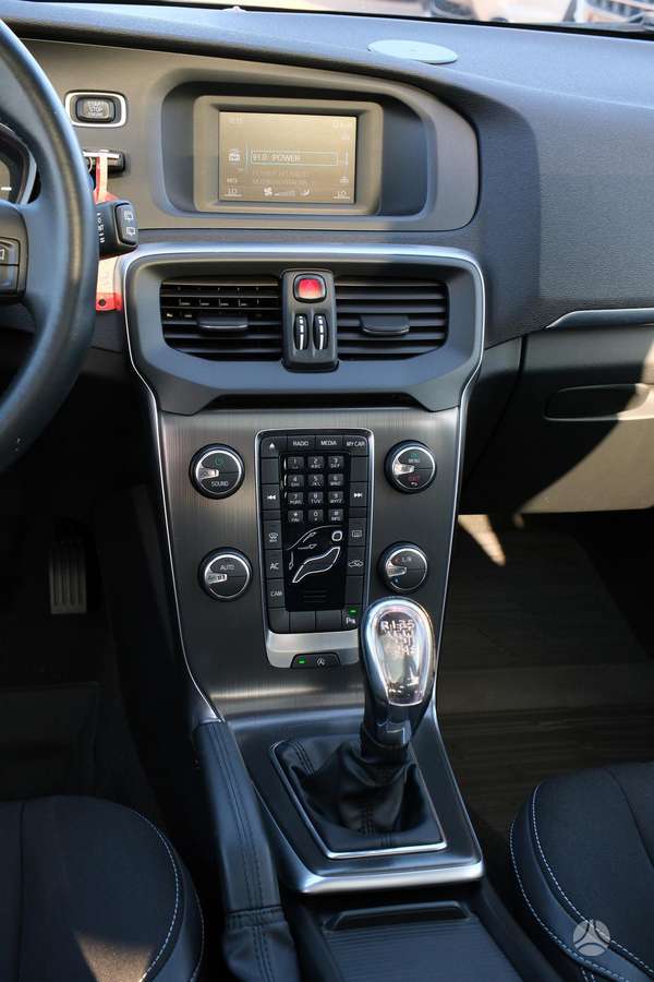 Volvo V40, 1.6 l., Хэтчбек