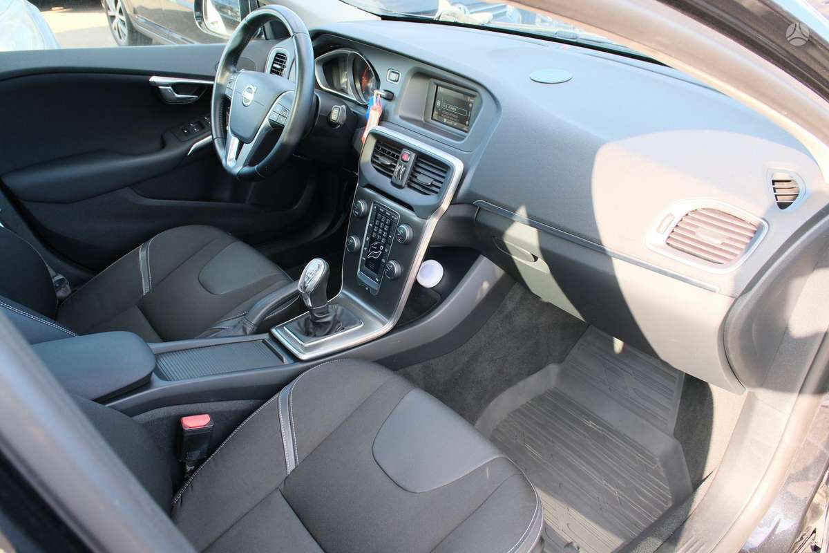 Volvo V40, 1.6 l., Хэтчбек