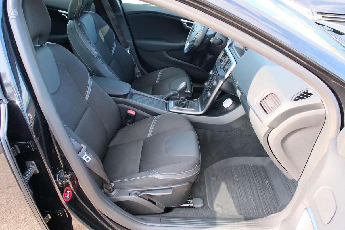 Volvo V40, 1.6 l., hatchback