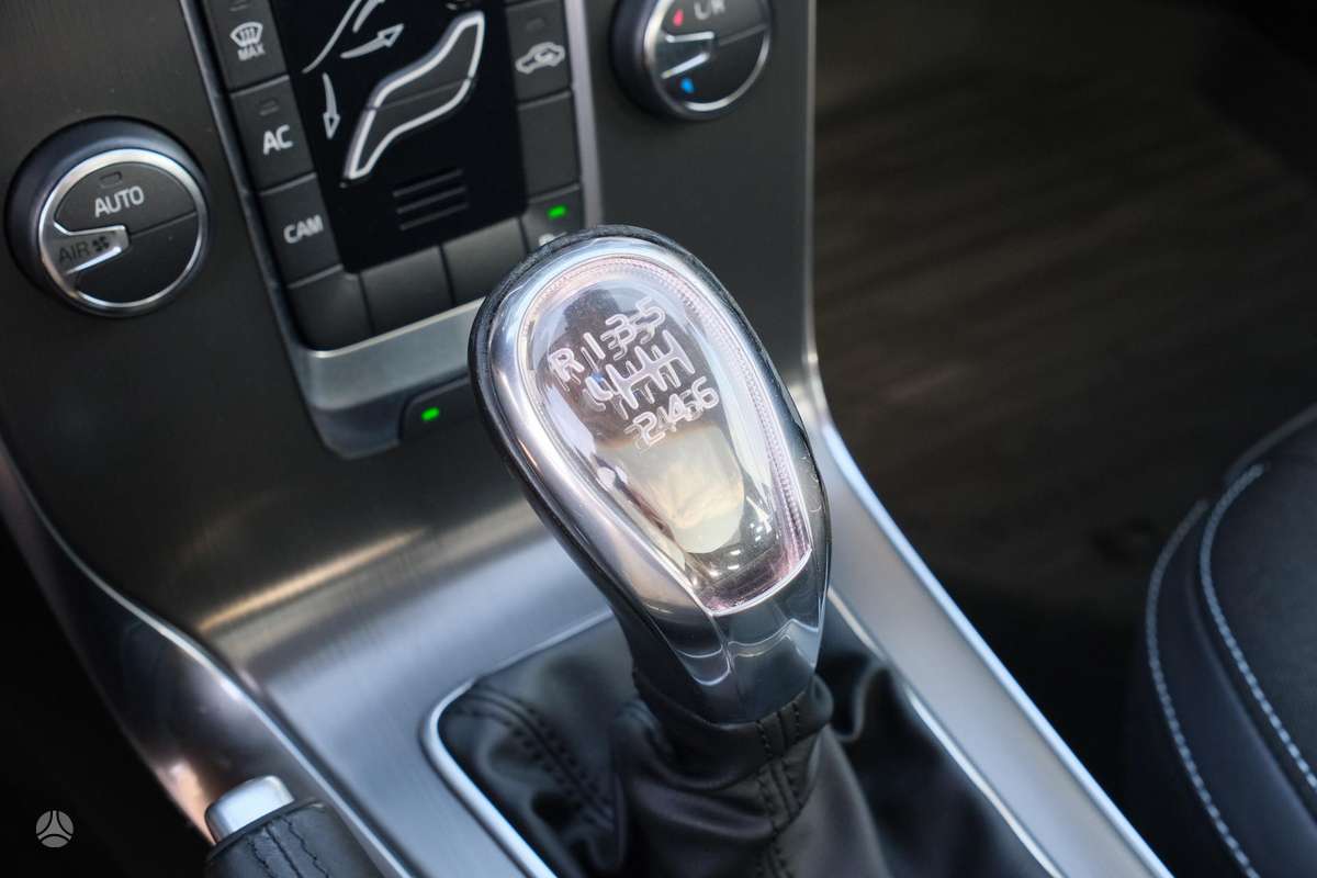 Volvo V40, 1.6 l., hatchback