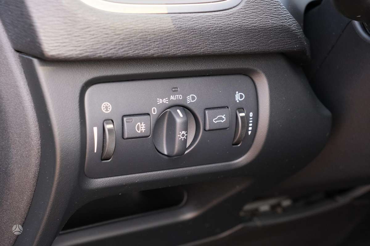Volvo V40, 1.6 l., hatchback