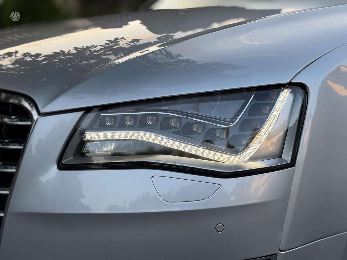 Audi A8, 4.1 l., Седан