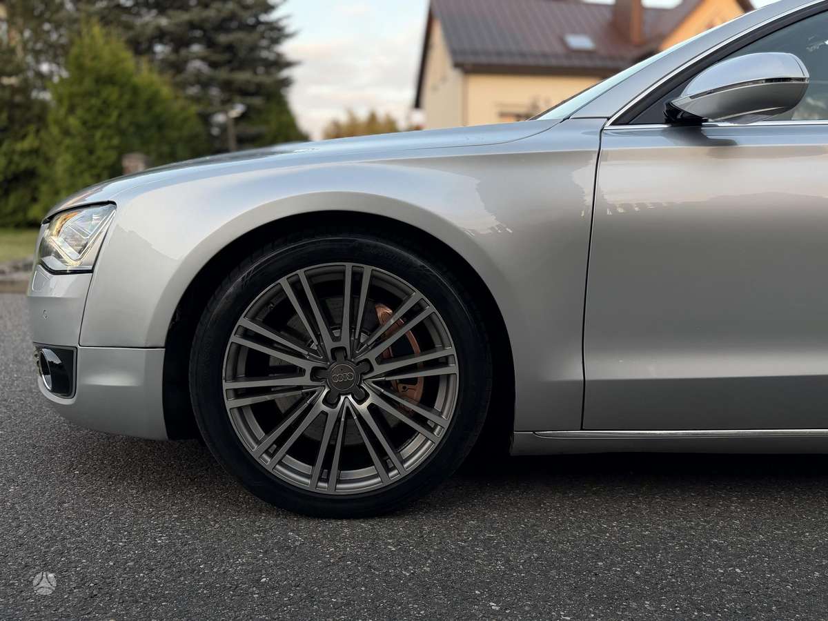 Audi A8, 4.1 l., Седан