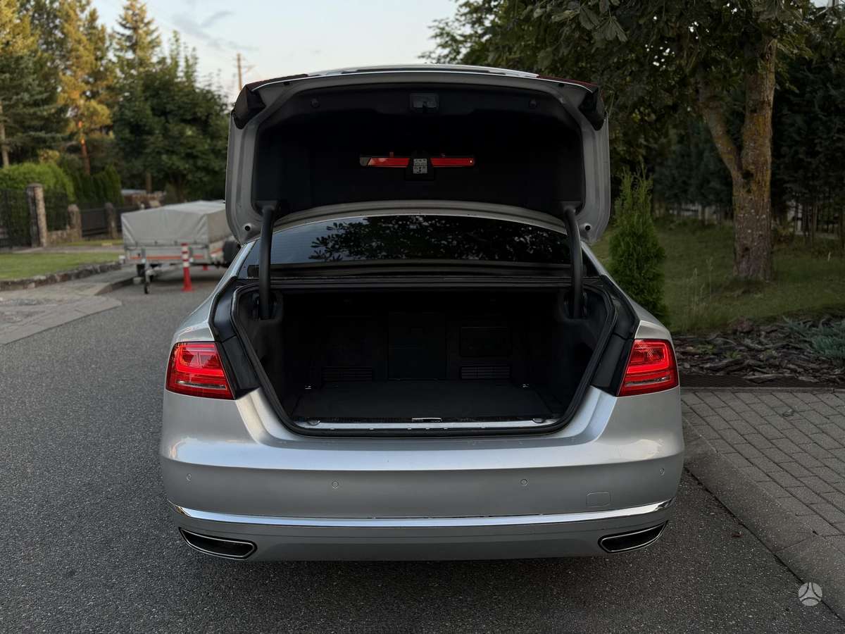 Audi A8, 4.1 l., Седан