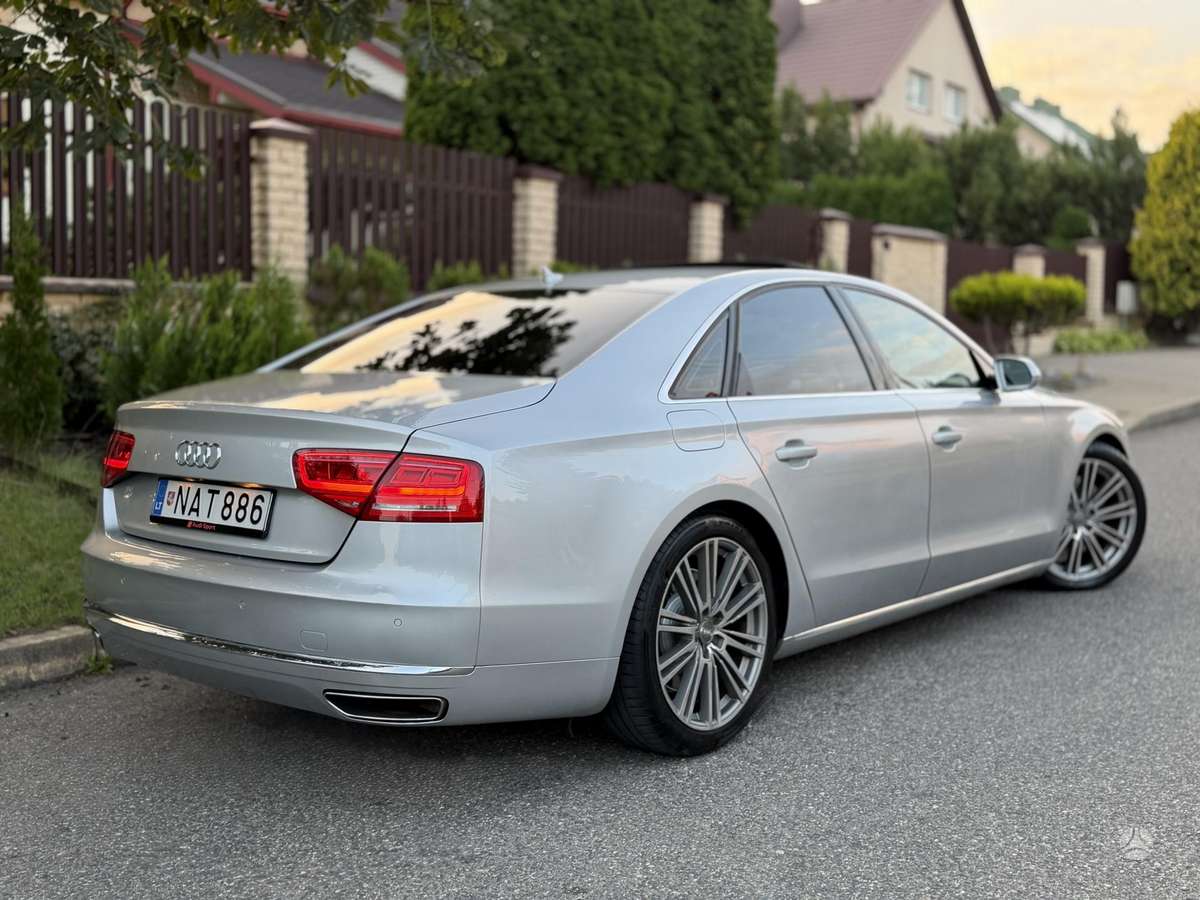 Audi A8, 4.1 l., Седан