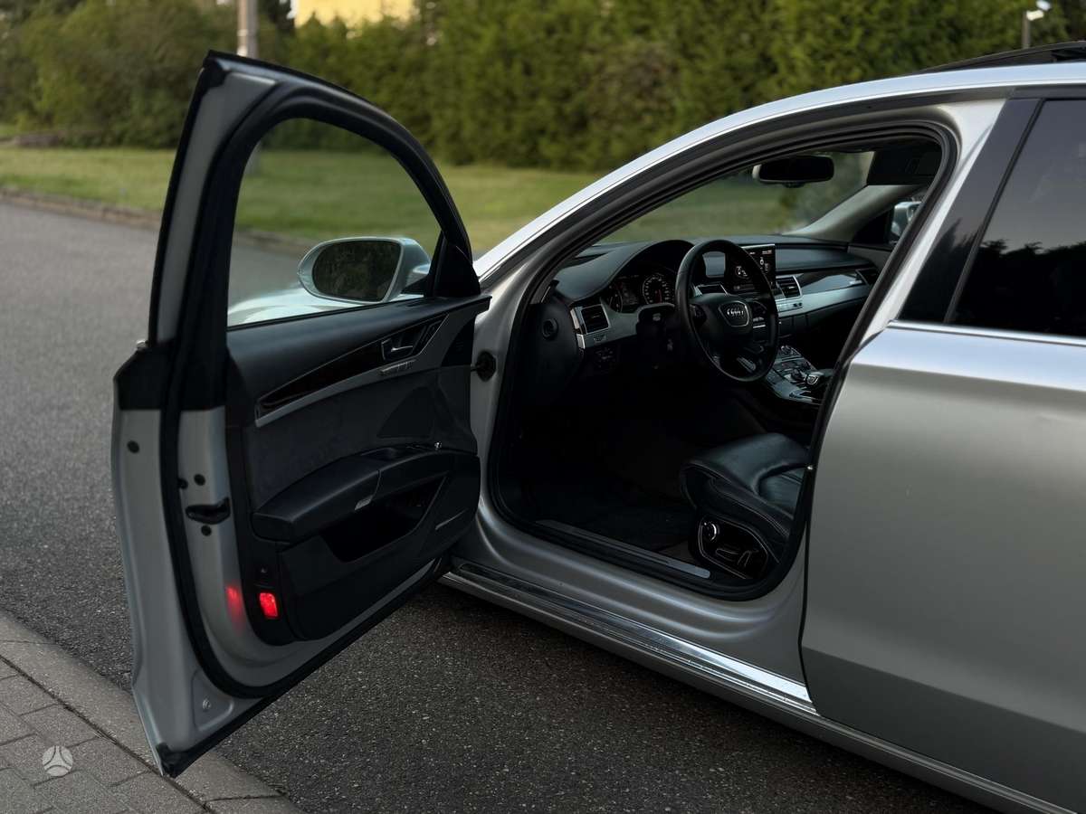 Audi A8, 4.1 l., Седан