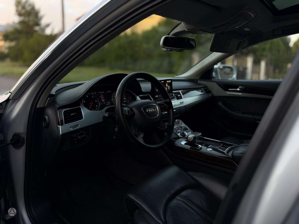 Audi A8, 4.1 l., Седан
