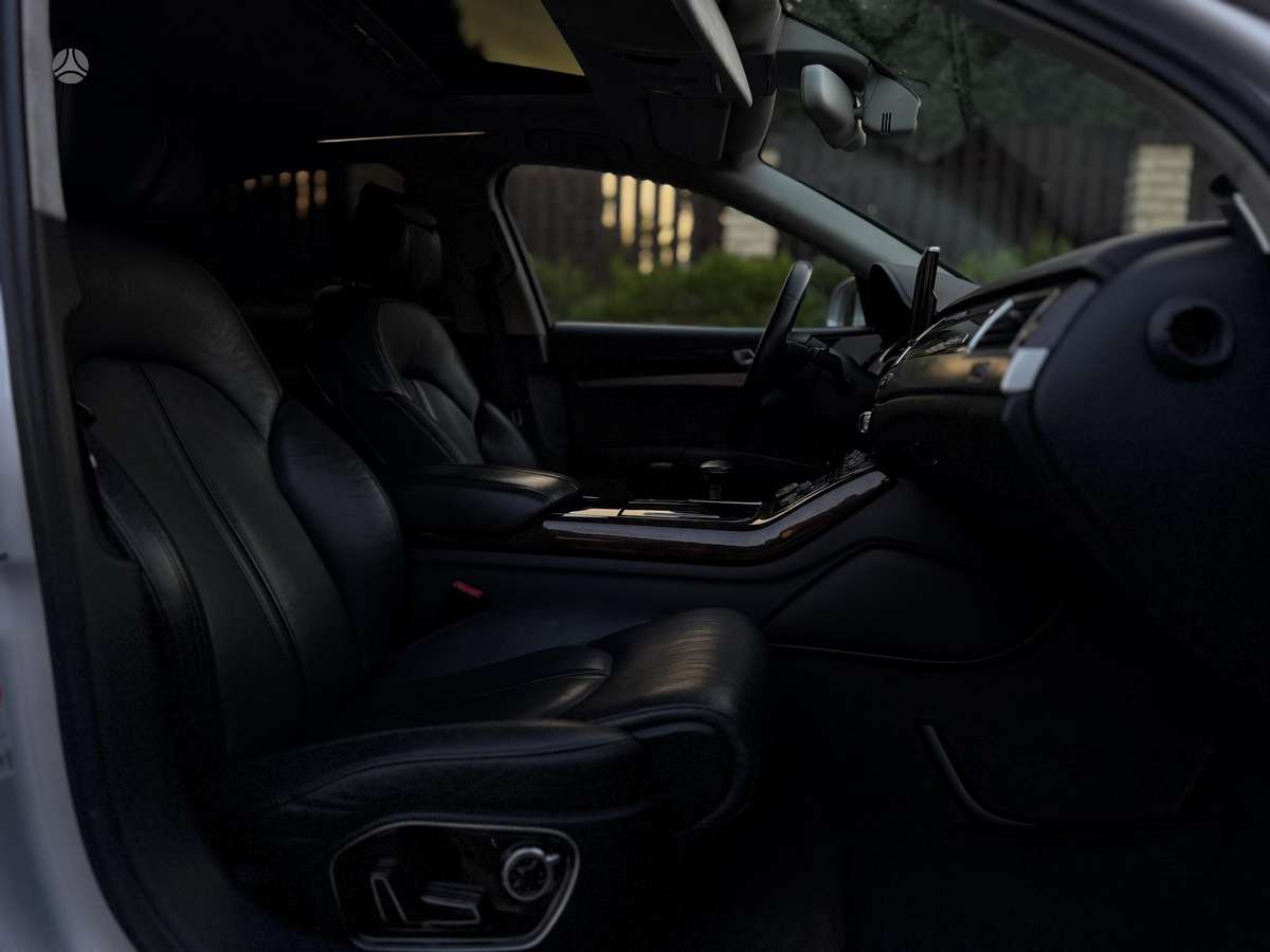 Audi A8, 4.1 l., Седан