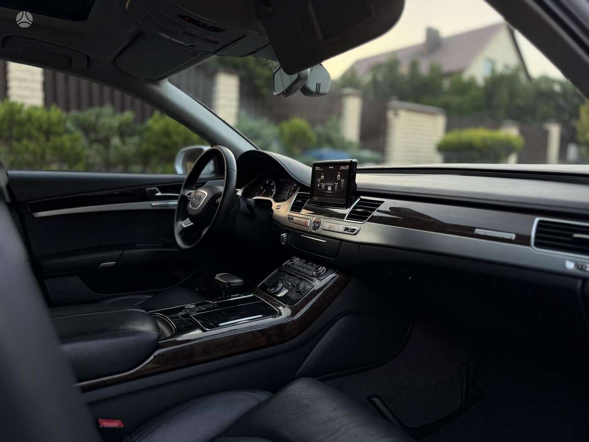 Audi A8, 4.1 l., Седан