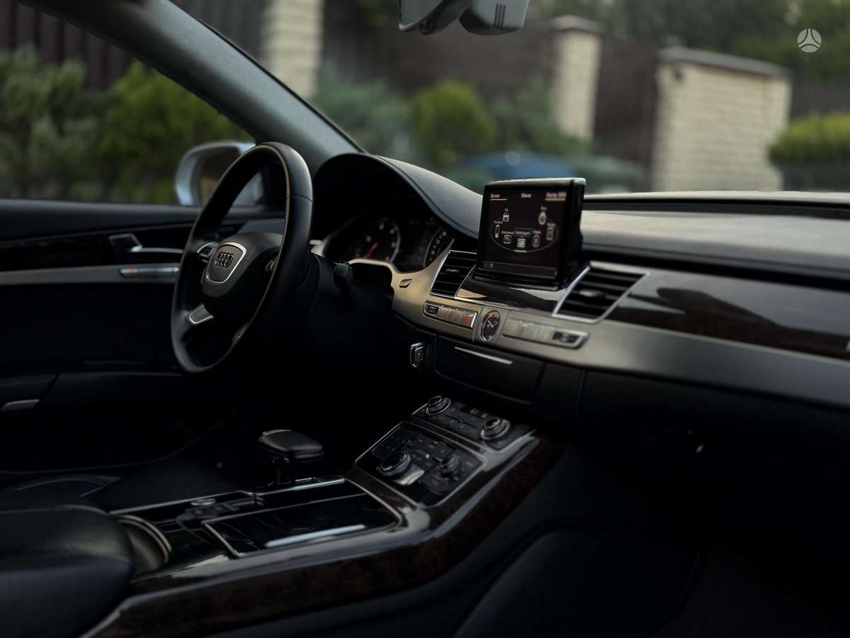 Audi A8, 4.1 l., Седан
