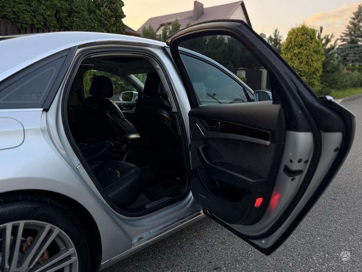 Audi A8, 4.1 l., Седан