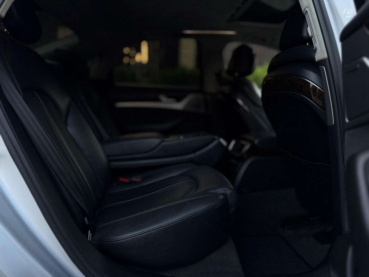 Audi A8, 4.1 l., Седан