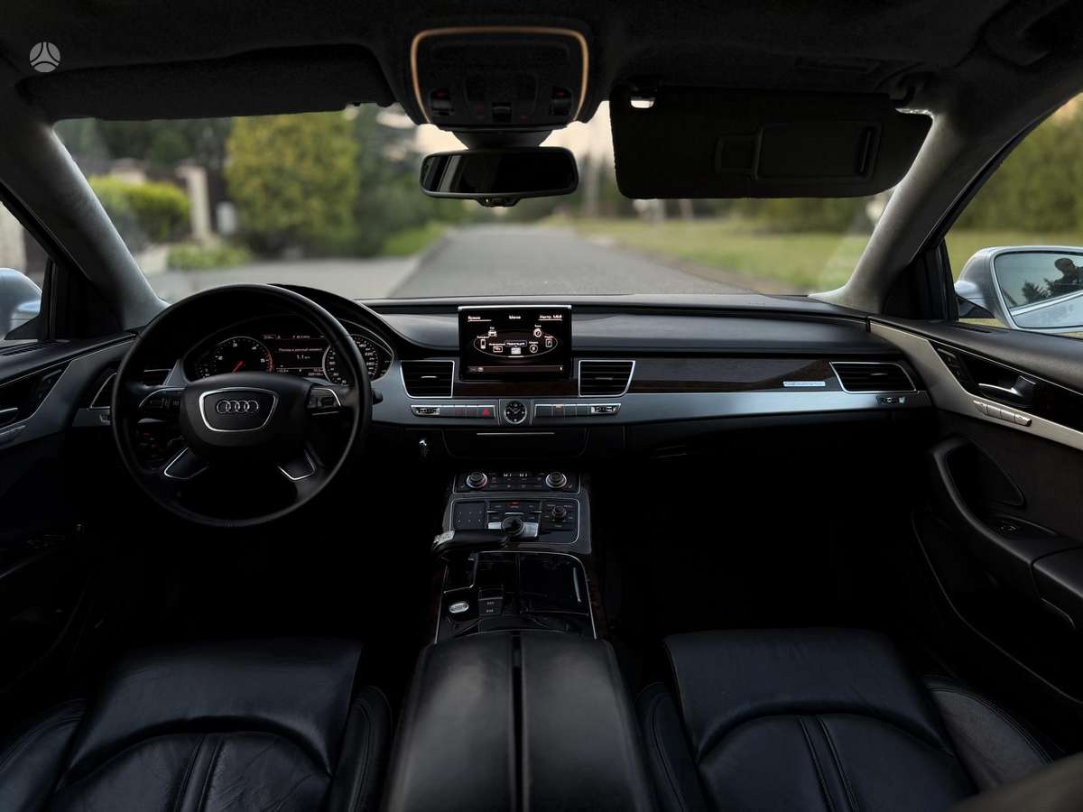 Audi A8, 4.1 l., Седан