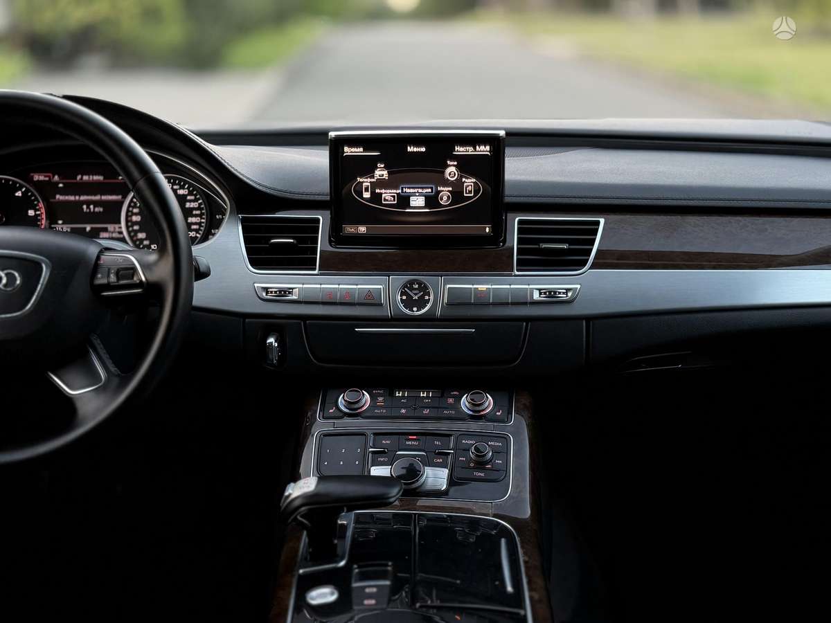 Audi A8, 4.1 l., Седан