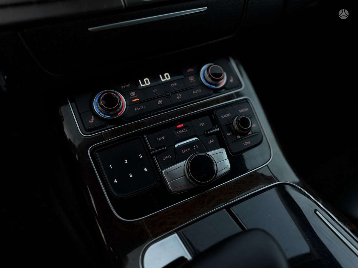 Audi A8, 4.1 l., Седан
