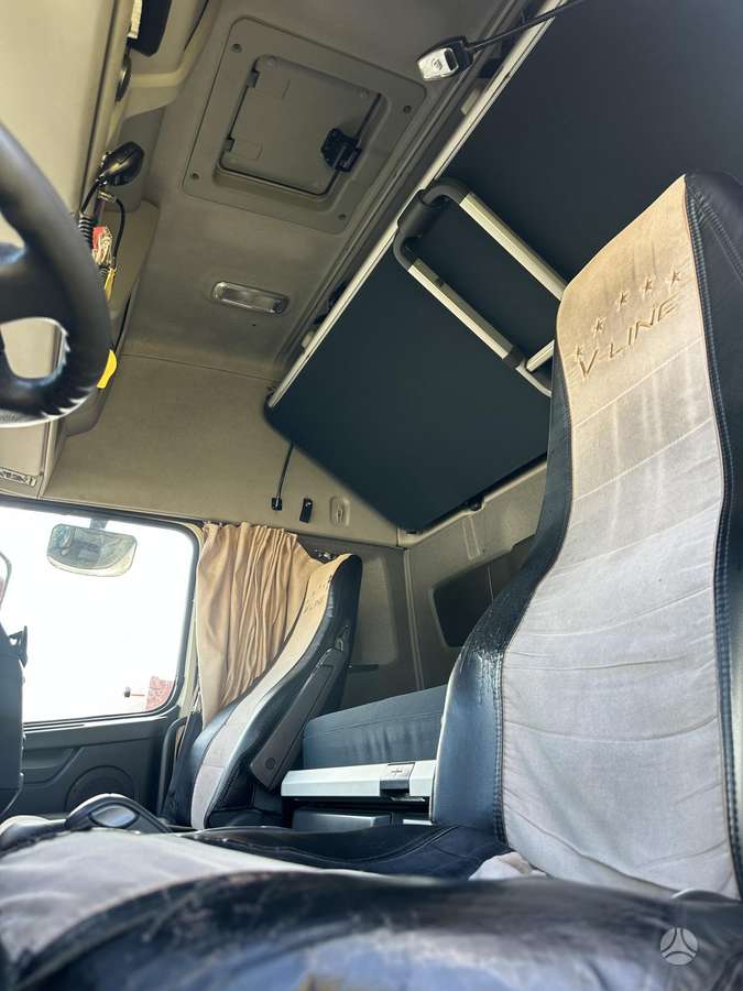 Volvo FH 420, double sleeper