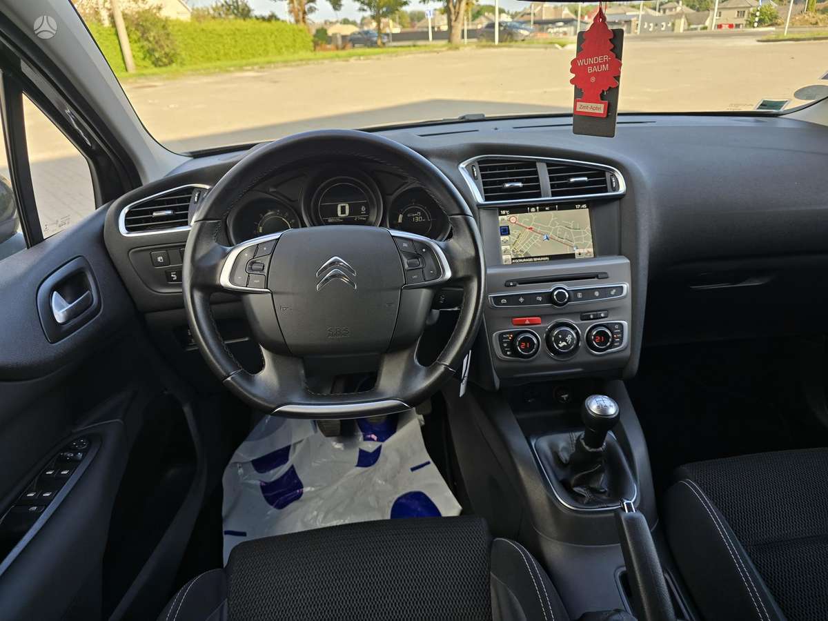 Citroen C4, 1.6 l., hatchback